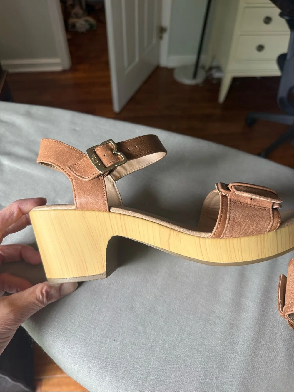Dr Scholl’s Women's Tan Buckle Strap Sandals - Comfortable Heel